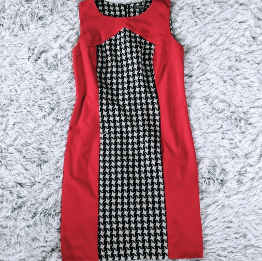 Roz & Ali sleeveless sheath dress